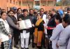 राष्ट्रीय स्वास्थ्य मिशन के तहत कार्य कर रहे कर्मचारियों ने कैबिनेट मंत्री जिंपा को ज्ञापन सौंपा