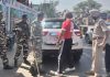 पुलिस द्वारा नाकाबंदी कर की गई वाहनों की चैकिंग