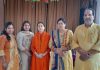 मां अन्नपूर्णा मंदिर नतमस्तक हुईं श्री श्री राधिका गुरु मां, प्रबंधक कमेटी ने किया सम्मान