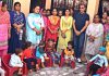 डोगरा पैरामैडिकल गुरुकुल ने आंगनबाड़ी स्कूल में बच्चों को बांटी कुर्सियां