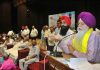 कैबिनेट मंत्री निज्जर द्वारा अटल अपार्टमेंट स्कीम के अंतर्गत बनाए जाने वाले फ्लैट्स के सफल बोलीदाताओं को सौंपे आवंटन पत्र