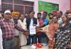 कैबिनेट मंत्री जिंपा ने गांव नारा की पंचायत को जिम के लिए दिया 2 लाख रुपए का चैक
