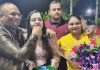 सेजल गुप्ता को बारहवीं में बढिय़ा प्रदर्शन करने पर परिजनों ने मुंह मीठा करवा कर दी बधाई