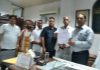 कर्मवीर बाली व अन्यों ने मोहल्ला नीलकंठ में आ रही समस्याओं संबंधी मेयर को सौंपा ज्ञापन