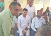 एनएच की समस्याओं को लेकर प्रभावितों के गुस्से के शिकार हुए अधिकारी