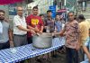 मोहल्ला कमालपुर के नौजवानों ने लगाई छबील, पूर्व पार्षद बिट्टू भाटिया ने भी की सेवा