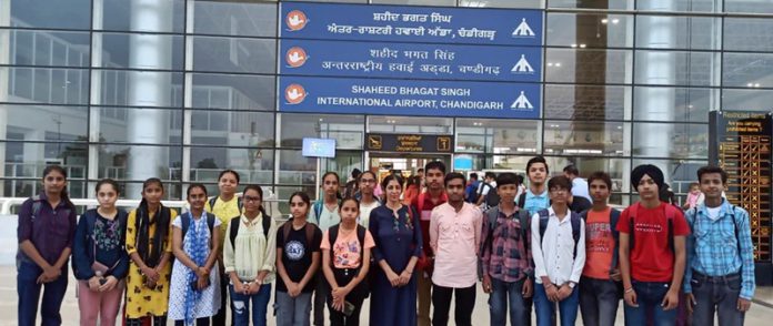 18 students go srihrikota