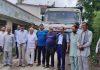 निर्माण कंपनी की कोताही पर सपनेहड़ा में हुआ चक्का जाम, कंपनी की हैवी मशीनरी ने तोड़ी बिजली की तारें