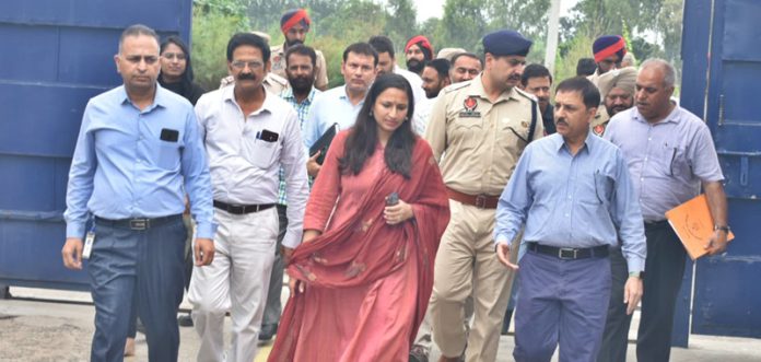 dc-hoshiarpur-meeting-with-himachal-una-administration