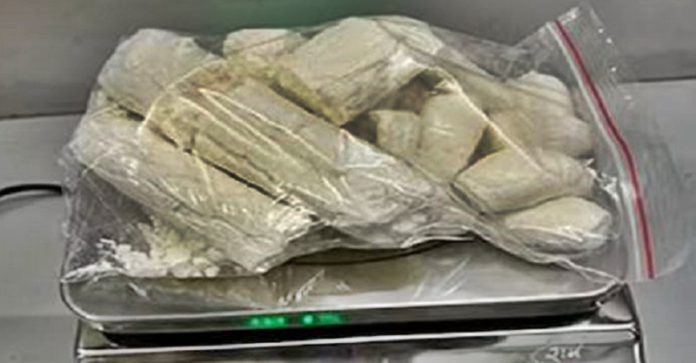 delhi airport recovered cocaine two women
