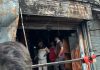 गौरां गेट बाजार में कपड़े की दुकान को लगी आग, लाखों का नुकसान