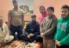 संघ के स्वयंसेवको ने खोया पर्स मालिक को लौटाया