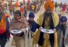 लंगर के उद्घाटन मौके भाजपा की राष्ट्रीय प्रवक्ता मीनाक्षी लेखी के साथ प्रमुख महंतों ने लगवाई हाजरी