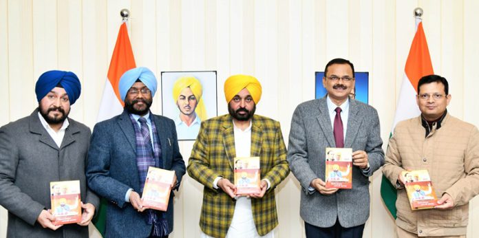 diary-and-ca;ander-released-by-cm-punjab