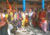 घर-घर जाकर सौंपे रामलला की प्राण प्रतिष्ठा के निमंत्रण पत्र