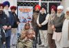 भाई घन्नईया जी वैल्फेयर सोसायटी होशियारपुर की ओर से ज़रूरतमंद औरत को व्हील चेयर भेंट की