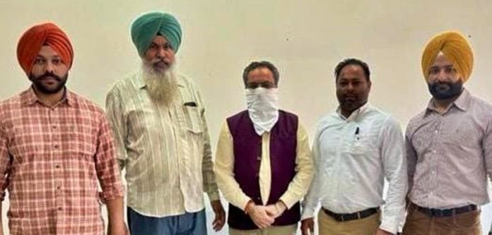 arrest-assistant-manish-kumar-punjab-penshion-department