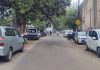 मिनी सचिवालय के बाहर ट्रैफिक नियमों व कानून को धत्ता बताते दिखे कुछ लोग