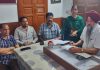 शिक्षा अधिकारी ने कार्यालय में जाकर किताबों के वितरण का किया निरीक्षण