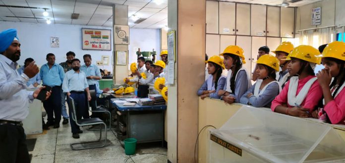 govt-school-ajjowal-students-visit-usha-martine-hoshiarpur-punjab