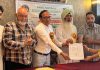 अलायंस क्लब ने बी.ए. तक 85 प्रतिशत से अधिक अंक प्राप्त करने पर पुष्कर मारवाहा व दलजीत कौर को किया सम्मानित