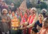 मां गंगा जी की आरती में उमड़ा श्रद्धालुओं का सैलाब, प्रबंधकों ने दिया मतदान का संदेश