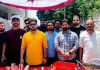 तपती गर्मी से राहत के लिए युवाओं ने लोगों को पिलाया शीतल जल