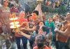 विनोद शर्मा व दर्शना देवी ने परिवार सहित की मां गंगा जी की आरती