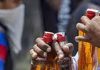 दुकान की बजाय ठेले पर बिकती है शराब, क्या अधिकारी कर रहे नजरअंदाज?