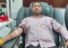 विश्व रक्तदानी दिवस पर सुमित वालिया ने रक्तदान करके युवाओं को दिया संदेश