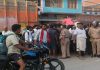 स्कूल वैन अनियंत्रित होकर खड़े ट्रक से टकराई, 1 छात्र की मौत, 14 घायल