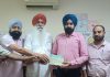 ਪਿੰਡ ਹਮੀਰਾ ਦੀ ਪੰਚਾਇਤ ਨੂੰ ਟਿਊਬਵੈੱਲ ਦੇ ਕਨੈਕਸ਼ਨ ਲਈ ਜਗਤਜੀਤ ਫੈਕਟਰੀ ਵੱਲੋਂ ਦਿੱਤਾ ਚੈੱਕ