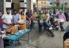 शिव मंदिर फ़तेहगढ़ द्वारा खीर और पौधों का लंगर लगाया गया