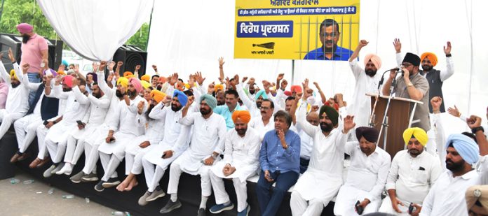 protest kejriwal