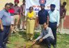 “पेड़ लगाओ, पर्यावरण बचाओ: ढोलबाहा सरकारी स्कूल की पहल”