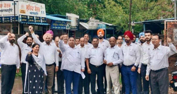 bar-association-garhshankar-hoshiarpur-punjab-protest-against-police