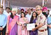बढ़िया सेवाओं के लिए फायर अधिकारी अरुण सम्मानित
