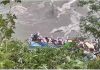 नदी में गिरी बस, अब तक 14 शव बरामद, बचाव कार्य जारी
