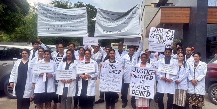 protest-by-livasa-hospital-ivy-hoshiarpur-doctors-against-kolkata-incident