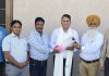 शिक्षा के क्षेत्र में बढ़िया सेवायें व पदोन्नति के लिये हरजिन्दर ज़िला शिक्षा अधिकारी को किया सम्मानित: संजीव अरोड़ा