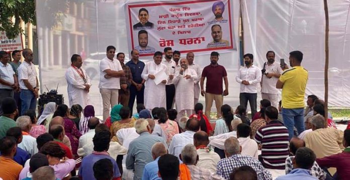 congress-protest-against-aap-at-hoshiarpur-punjab