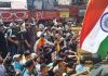 मस्जिद के अवैध निर्माण को लेकर हिंदू संगठनों का प्रदर्शन, पुलिस ने किया लाठीचार्ज