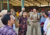 जिलाधीश व एसएसपी ने मंडियों का दौरा कर लिफ्टिंग तेज करने के दिए निर्देश