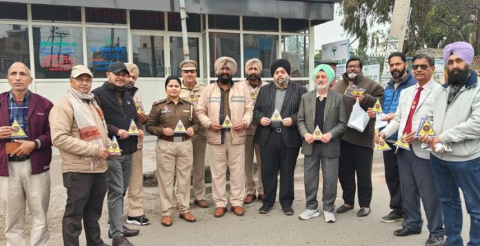sarbat-da-bhalla-trust-paste-reflector-on-vehicles-hoshiarpur-punjab