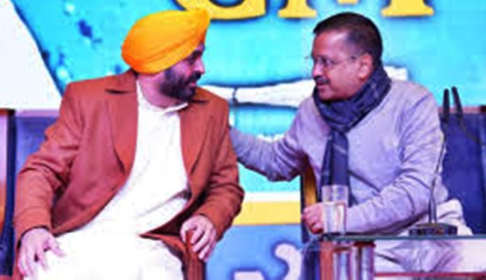 cm mann and kejriwal