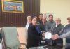 डिप्पू ऐसोसिएशन के शिष्ट मंडल ने जि़ला फूड एंड सप्लाई कंट्रोलर रवनीत से की मुलाकात