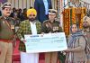 मुख्यमंत्री ने पांच पुलिस कर्मियों के परिवारों को एक-एक करोड़ रुपये की वित्तीय सहायता के चेक सौंपे