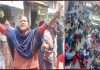 राजौरी-बुद्धल सड़क मार्ग बंद कर पीएचई व डीसी राजौरी के खिलाफ प्रदर्शन