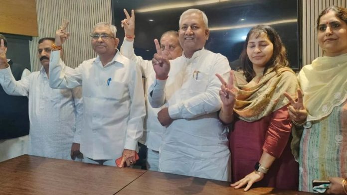 aap councillor resign