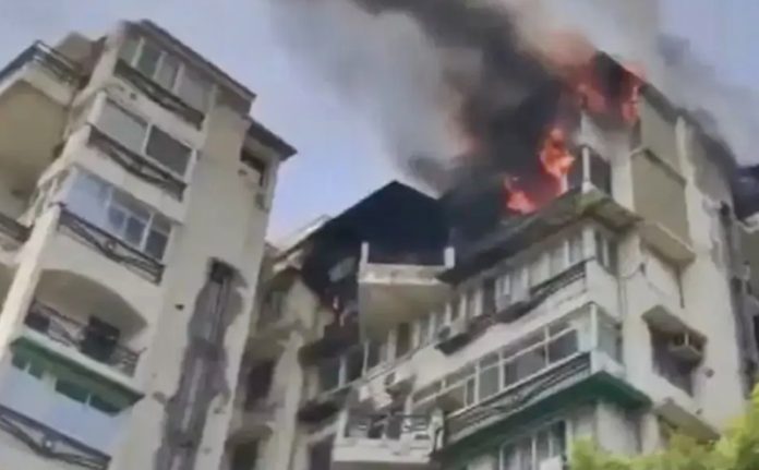 apartment fire in delhi